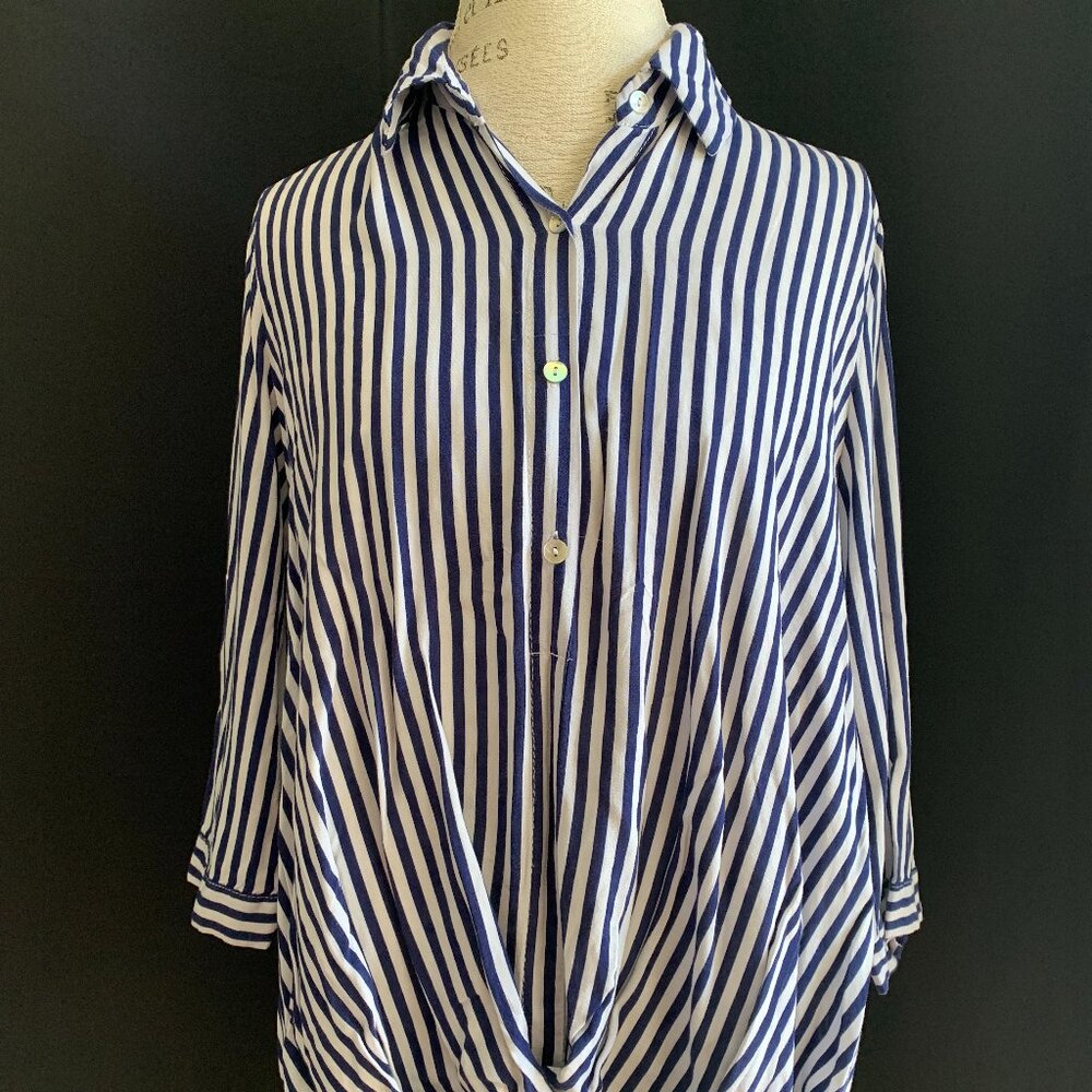 Pretty JustLiving Lightweight Front Knot Shirt: Size S/M